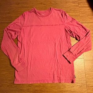 Men’s American Eagle knit top. Solid burgundy with seeming detail. EUC.